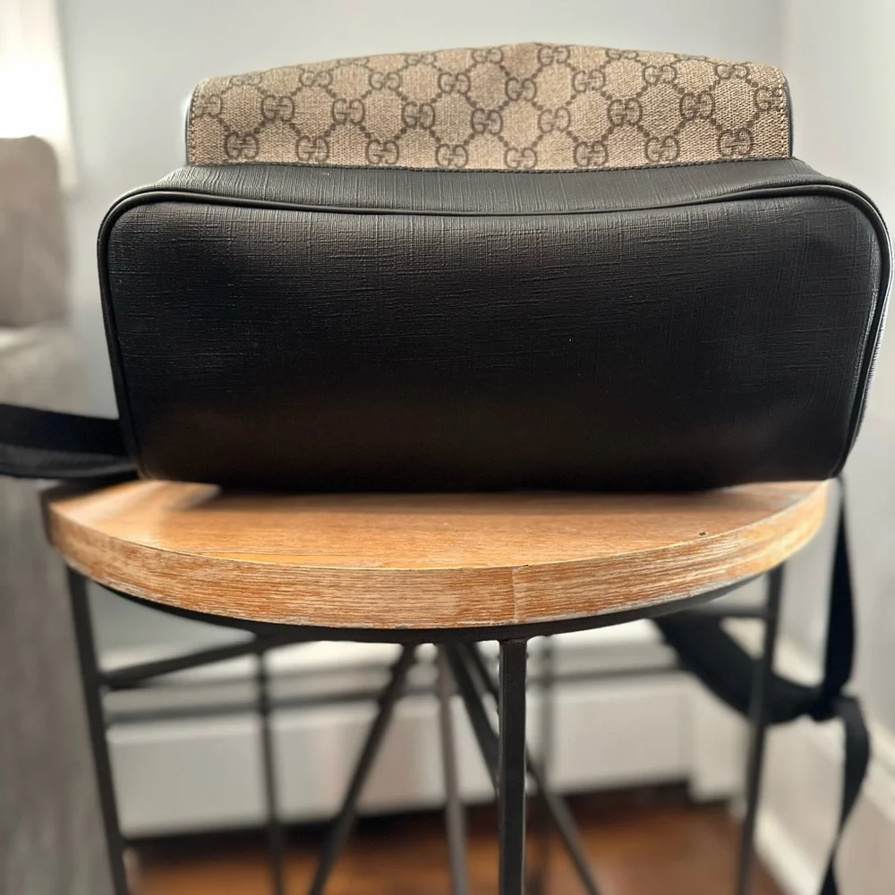 Gucci GG Supreme Large Backpack - Picture 4 of 13